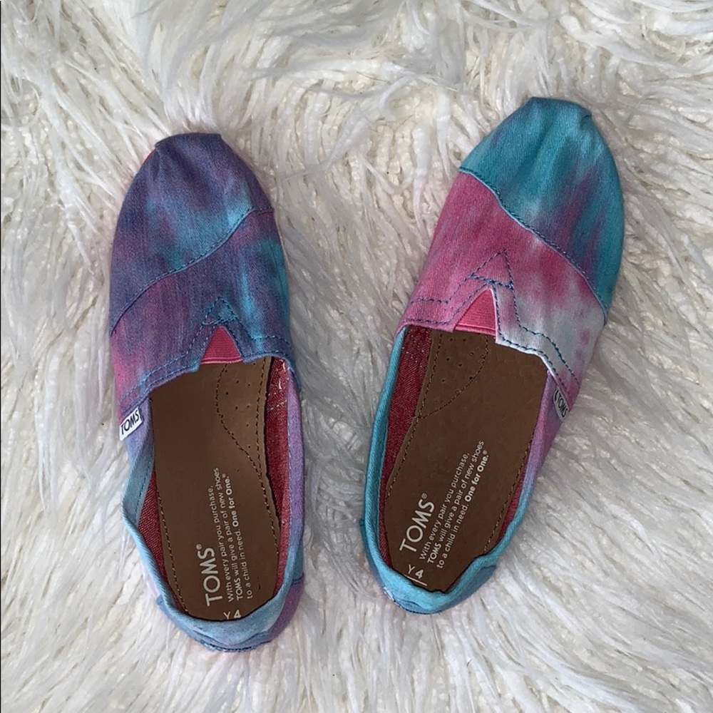 Tye dye toms